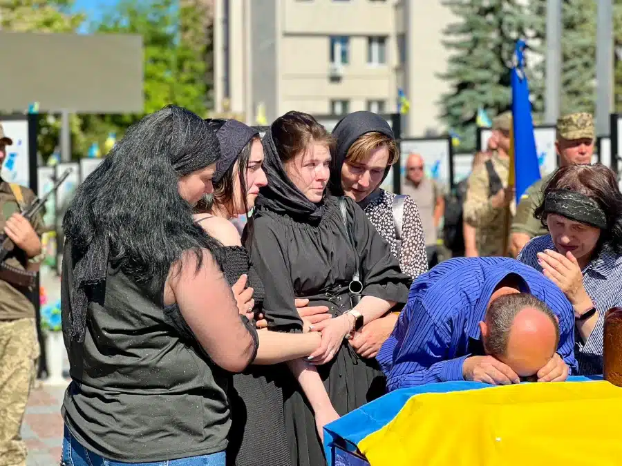 З полеглим захисником попрощались у Рівному - фото 1