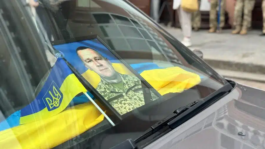 У Здолбунівській громаді віддали останню шану загиблому головному сержанту Сергію Паріпі - фото 1