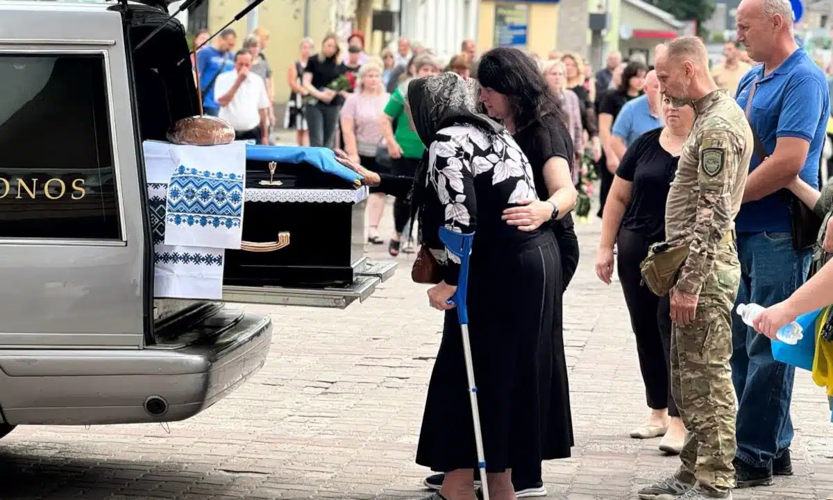 У Здолбунівській громаді віддали останню шану загиблому головному сержанту Сергію Паріпі