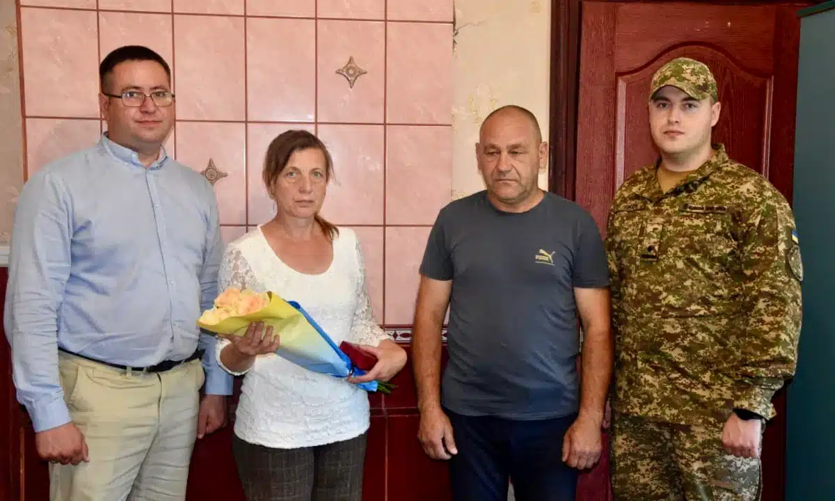 У Гощанській громаді вручили орден «За мужність» матері загиблого військового Вадима Корнійчука
