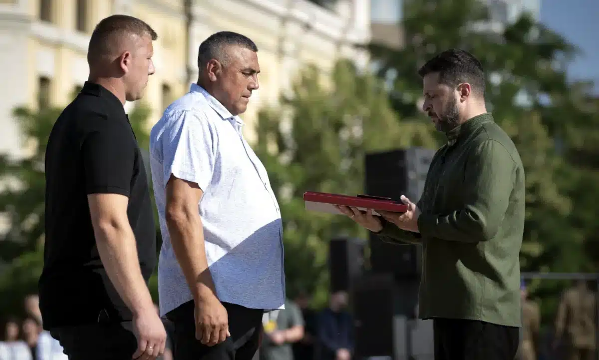 Рідним загиблого Героя з Дубенщини Віктора Смолійчука вручили орден «Золота Зірка»