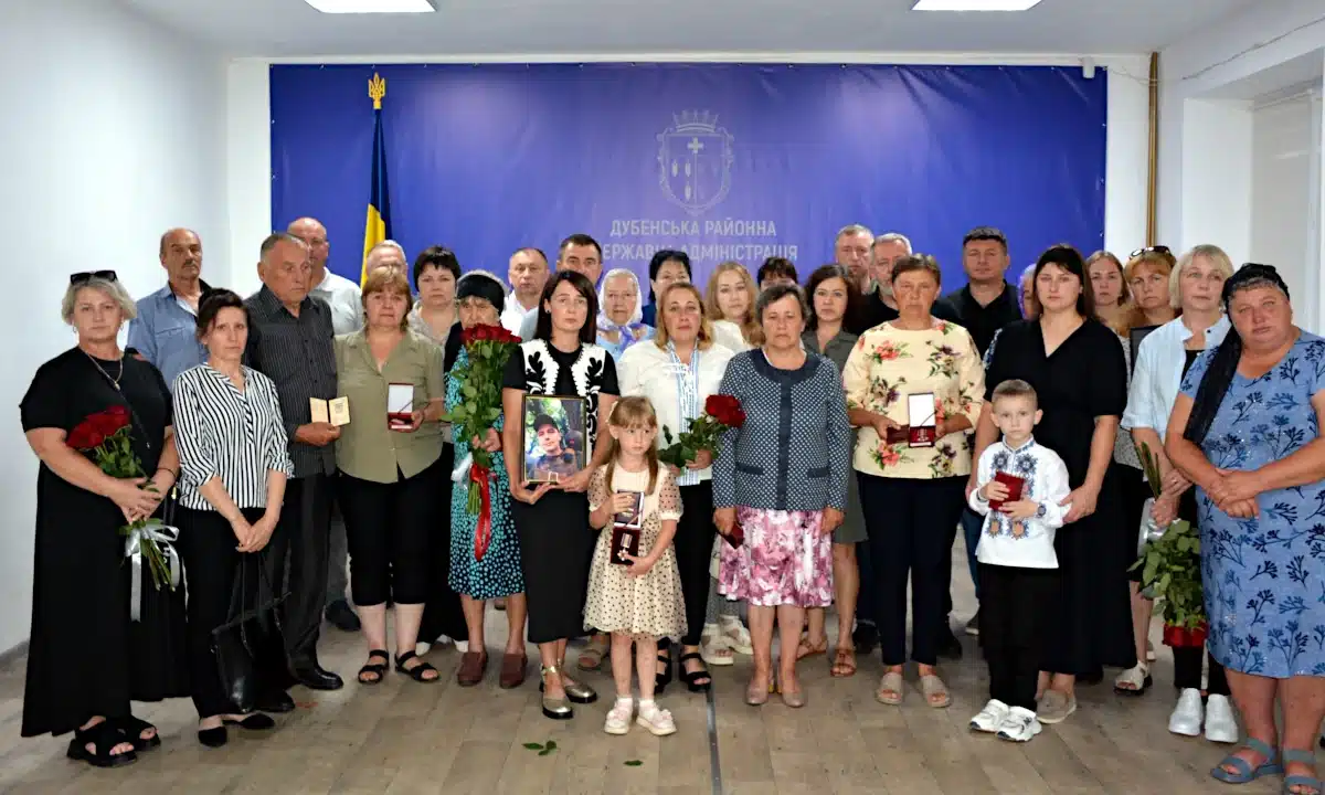 У Дубенському районі родинам 12 загиблих військових вручили державні нагороди