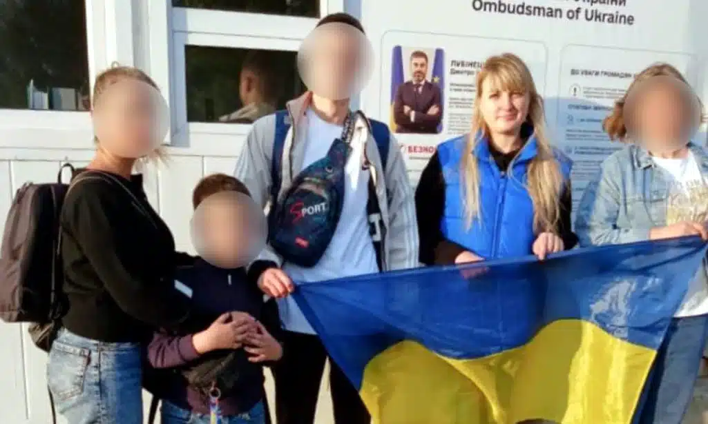Сім українських дітей повернулися з тимчасово окупованих територій