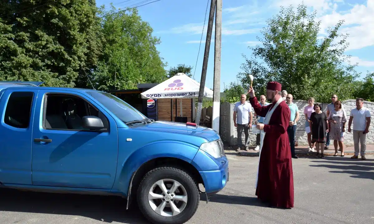 Городоцька громада передала автомобіль для потреб ЗСУ