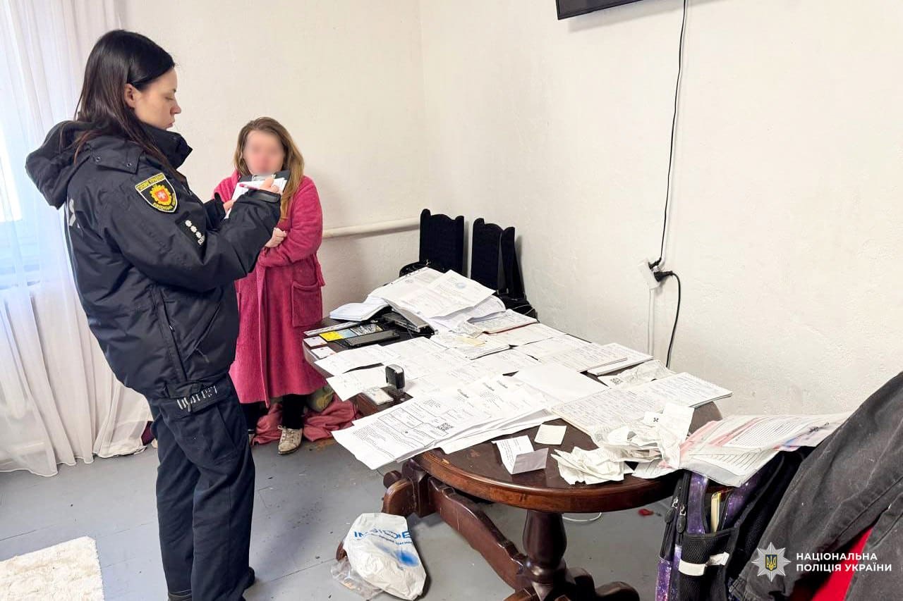 На Рівненщині судитимуть банківську працівницю, яка ошукала клієнтів на понад пів мільйона гривень