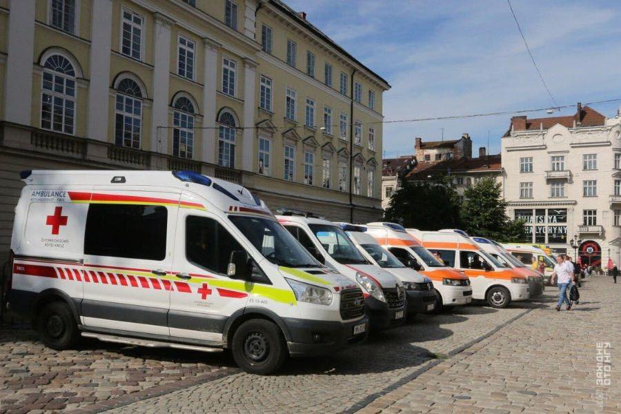Рівненські гвардійці отримали нову карету швидкої допомоги