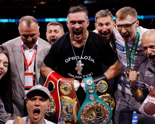 Олександр Усик повернув титул абсолютного чемпіона світу