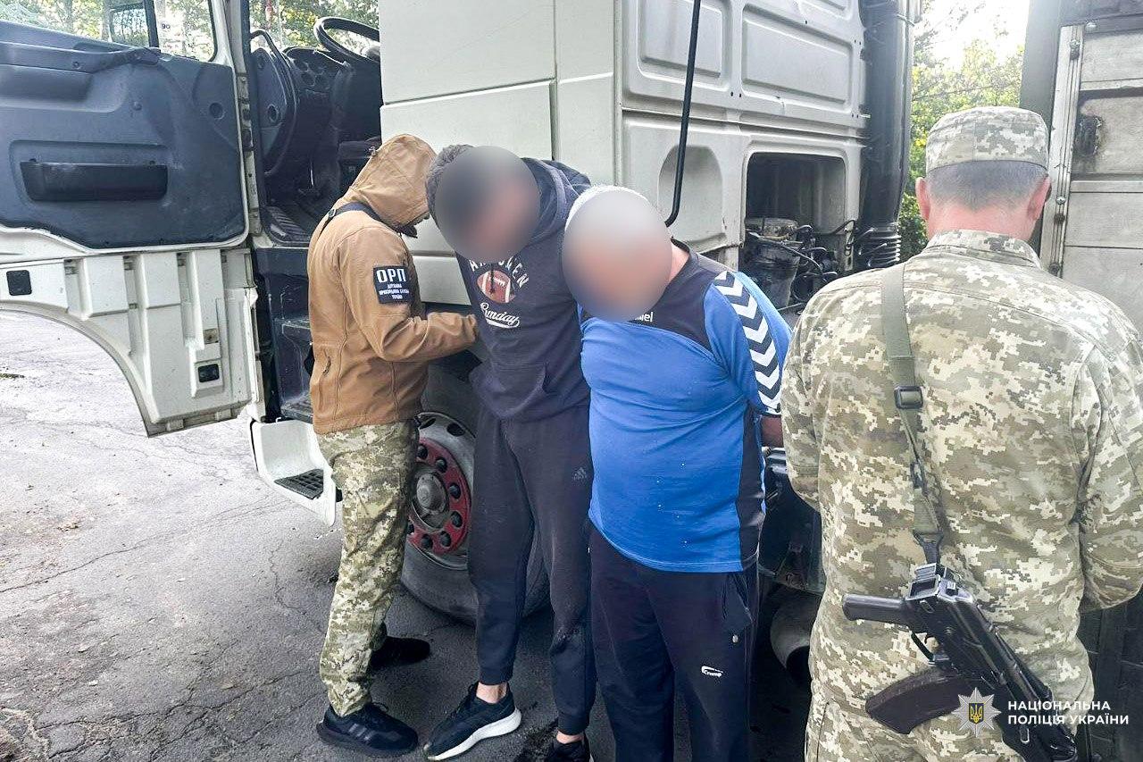На Рівненщині викрили чоловіка, який за гроші перевозив ухилянта через кордон