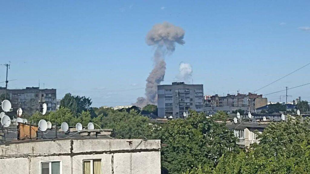 Вибухи під Житомиром зруйнували житло та спричинили десятки поранень - фото 1 Вибухи під Житомиром зруйнували житло та спричинили десятки поранень - фото 1
