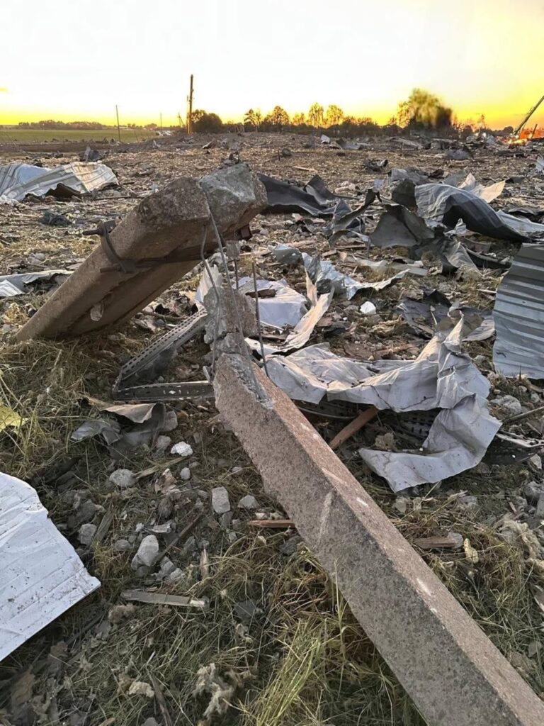 Вибухи під Житомиром зруйнували житло та спричинили десятки поранень - фото 3 Вибухи під Житомиром зруйнували житло та спричинили десятки поранень - фото 3