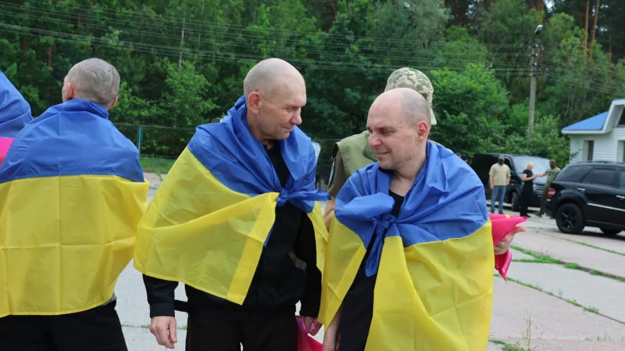 Україна повернула з полону нову групу Захисників: серед визволених — поранені, молодь і оборонці Маріуполя - фото 2