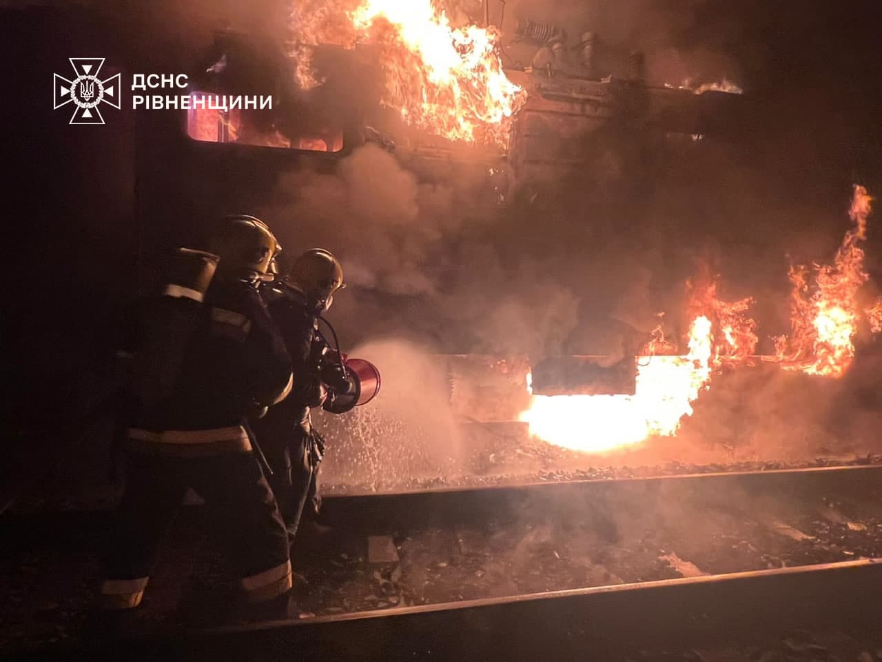 На Дубенщині загорівся електровоз вантажного потяга