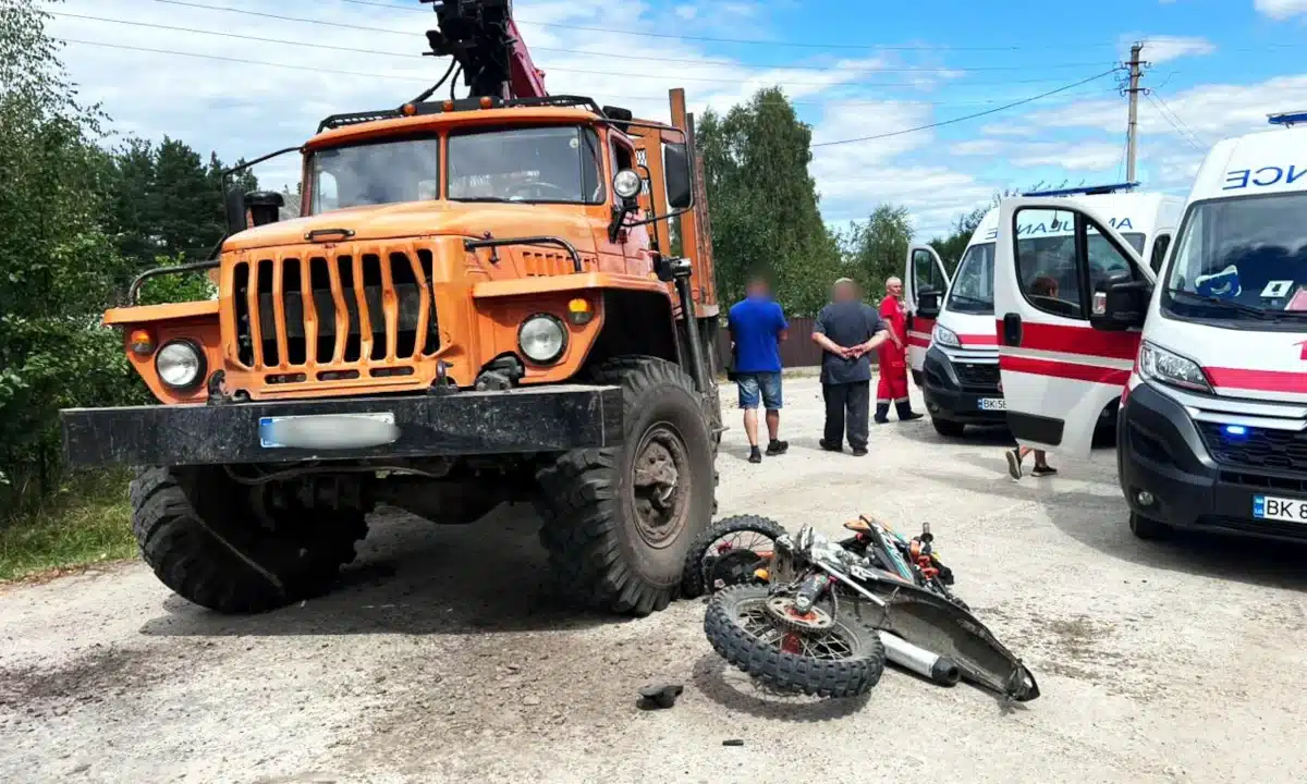 У Вараському районі в ДТП загинув 16-річний мотоцикліст