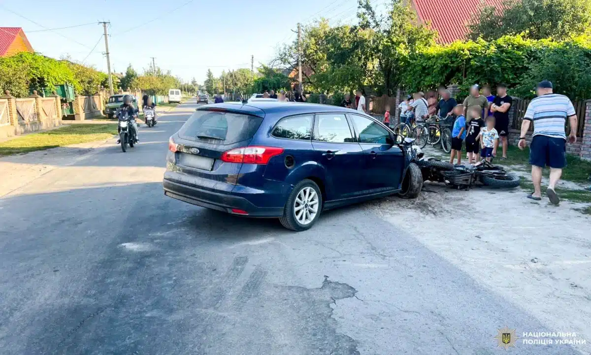 У ДТП на Рівненщині травмувалися двоє неповнолітніх на мотоциклі