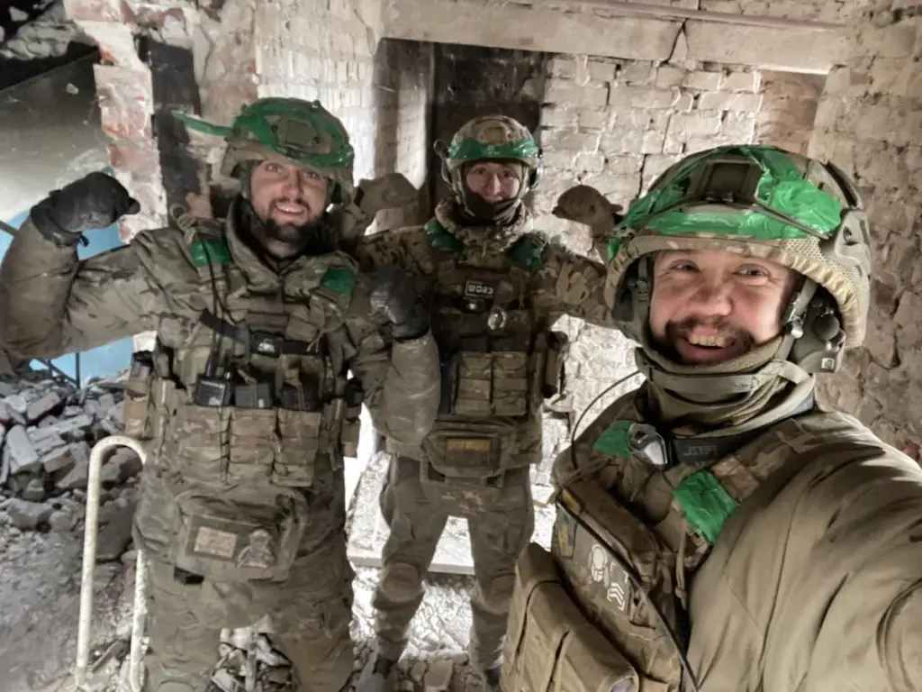 Герой разом з побратимами