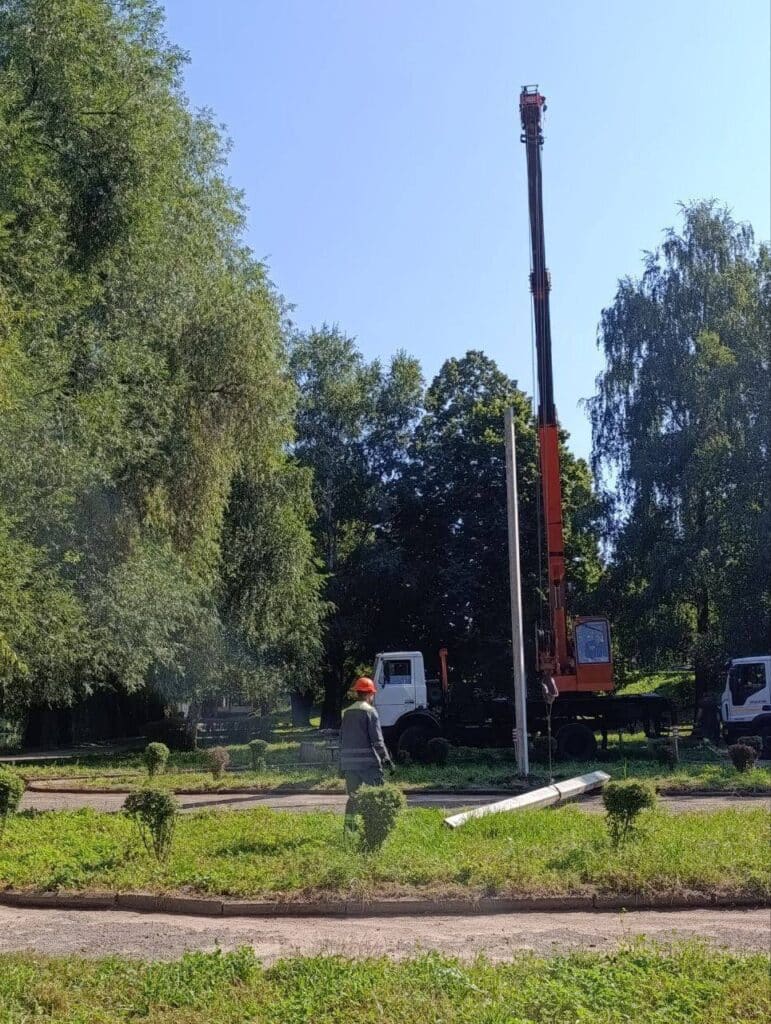 У Рівному облаштували нове освітлення у сквері біля Усті - фото 1