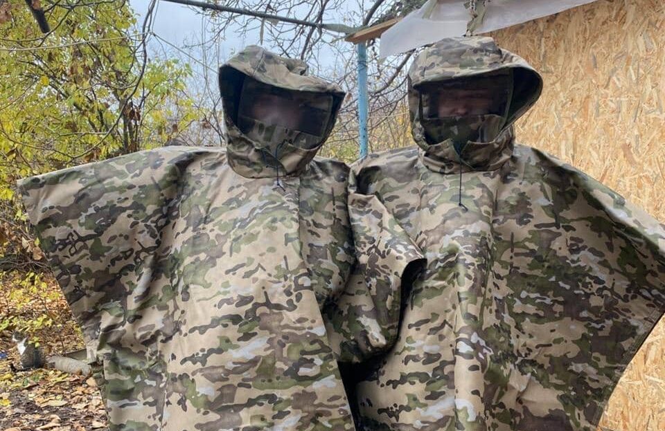 У Рівному шукають швачок для пошиття антитепловізійних пончо для військових