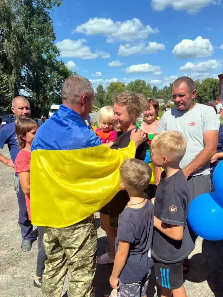 У Корецькій громаді зустріли з полону захисника Віталія Федорчука - фото 2