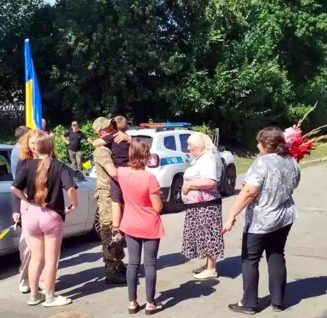 У Корецькій громаді зустріли з полону захисника Віталія Федорчука - фото 3