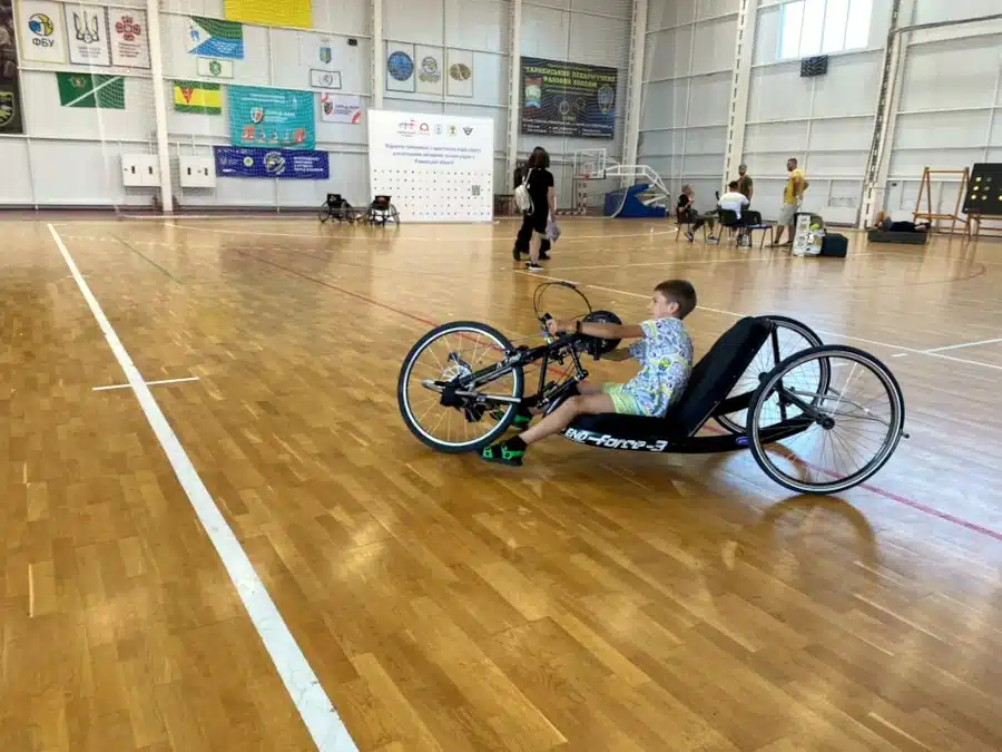 У Сарнах відбувся спортивно-реабілітаційний захід для ветеранів і їхніх родин - фото 1