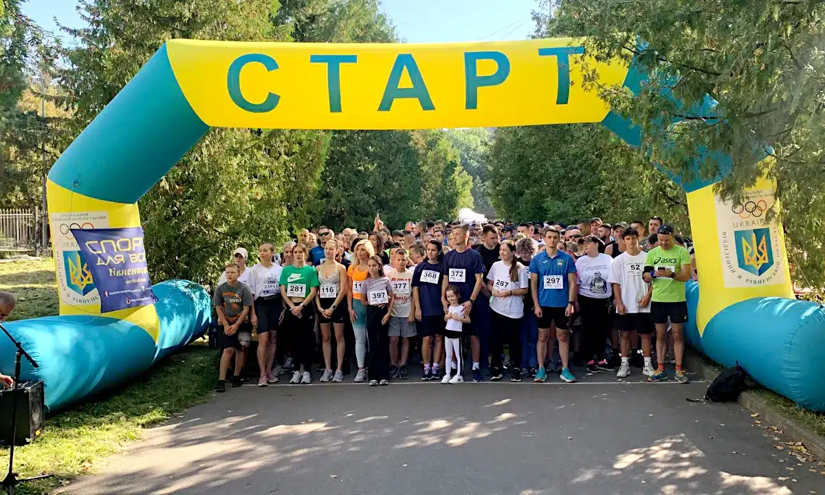 На Рівненщині понад пів тисячі людей взяли участь у забігу «Біжу за Героїв»