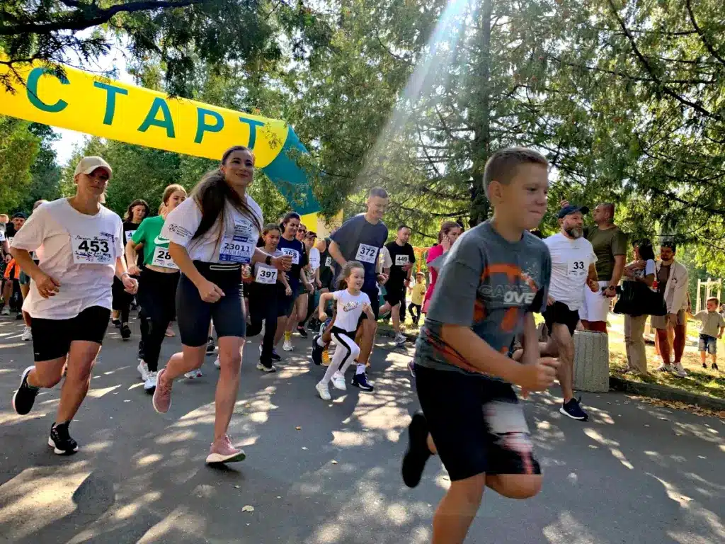 На Рівненщині понад пів тисячі людей взяли участь у забігу «Біжу за Героїв» - фото 1