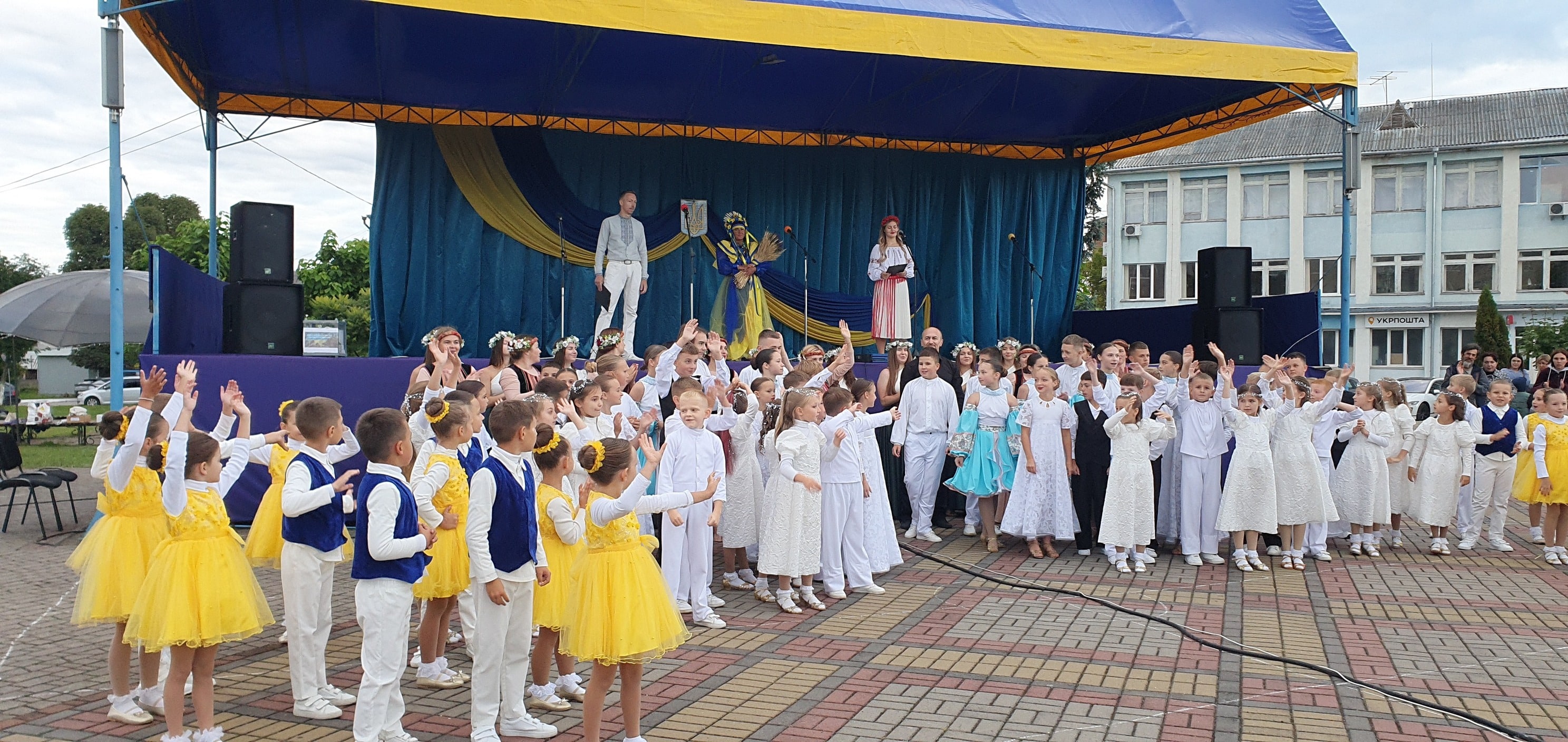 Концерт у Радивилові об’єднав мистецтво і благодійність на користь ЗСУ
