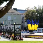 У Рівному розслідують крадіжку речей біля портрету загиблого Героя