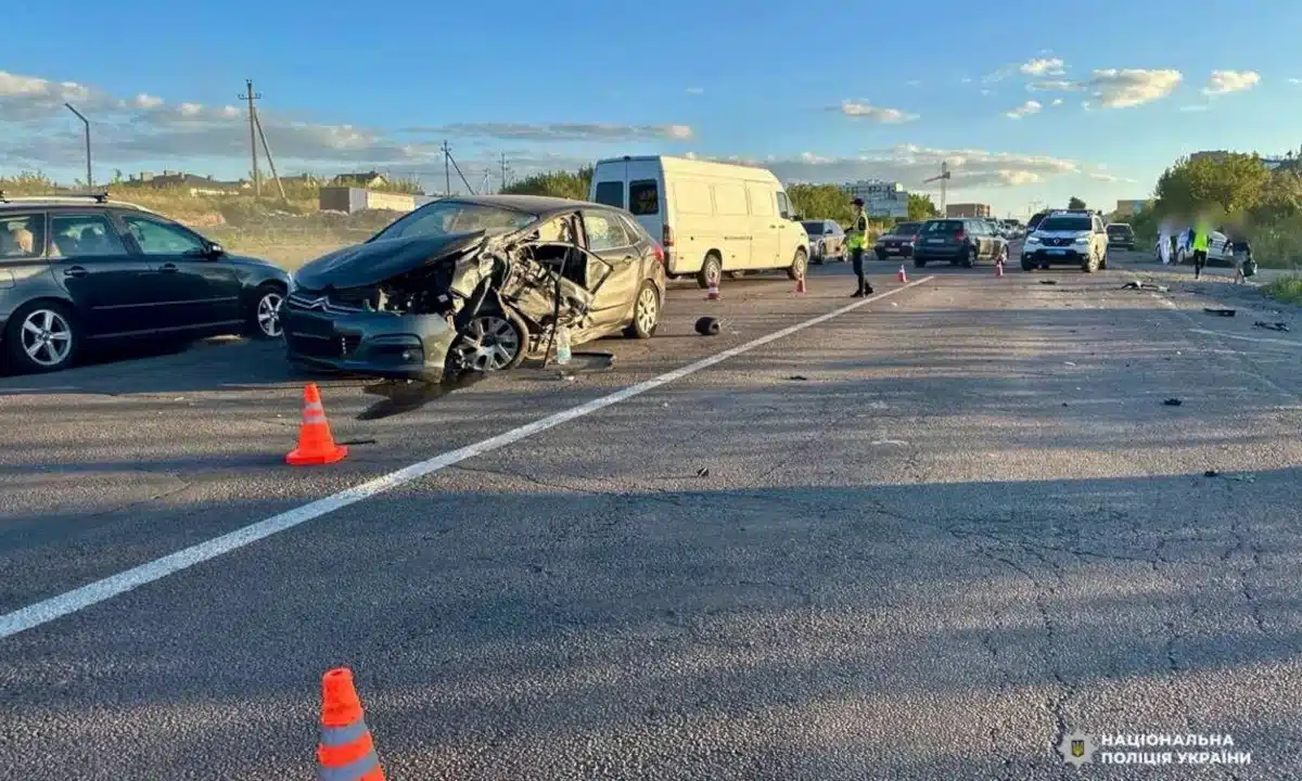 Поблизу Рівного у Бармаках зіткнулися два авто, троє людей у лікарні