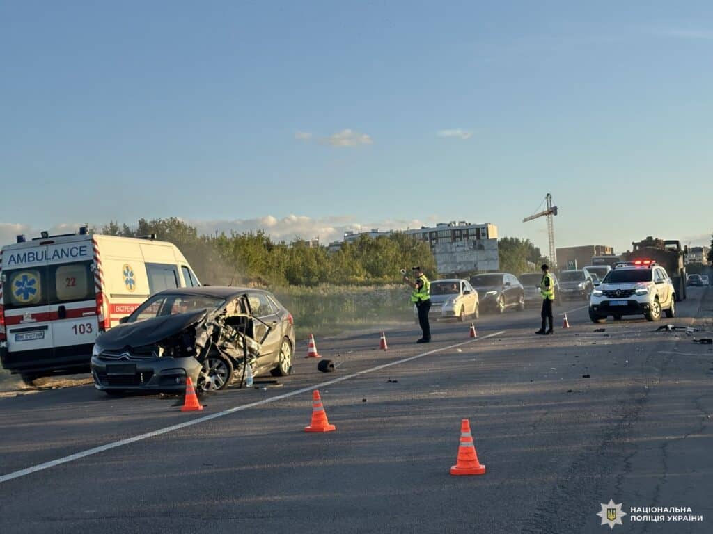 У Бармаках зіткнулися Mercedes та Citroën – двоє водіїв у лікарні - фото 1