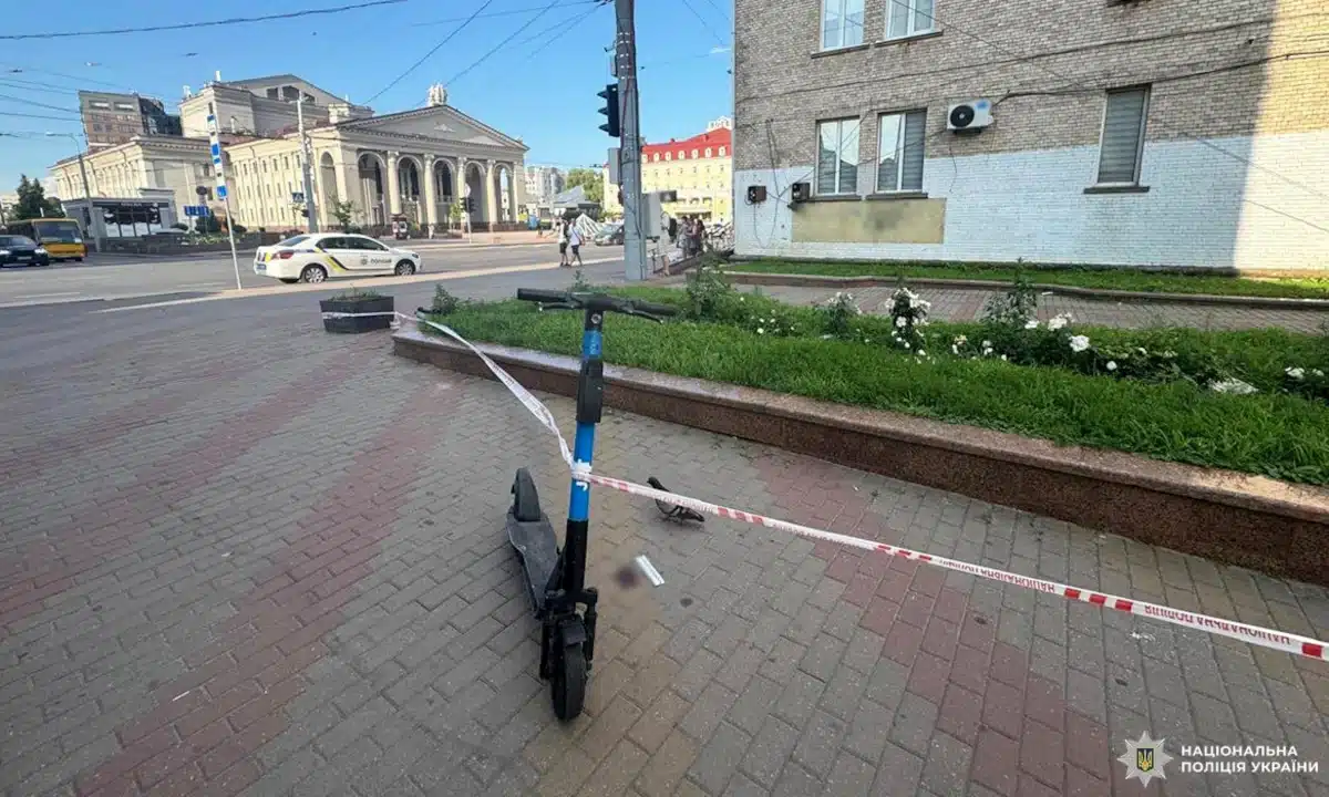 У Рівному затримали братів, які пограбували чоловіка на зупинці громадського транспорту