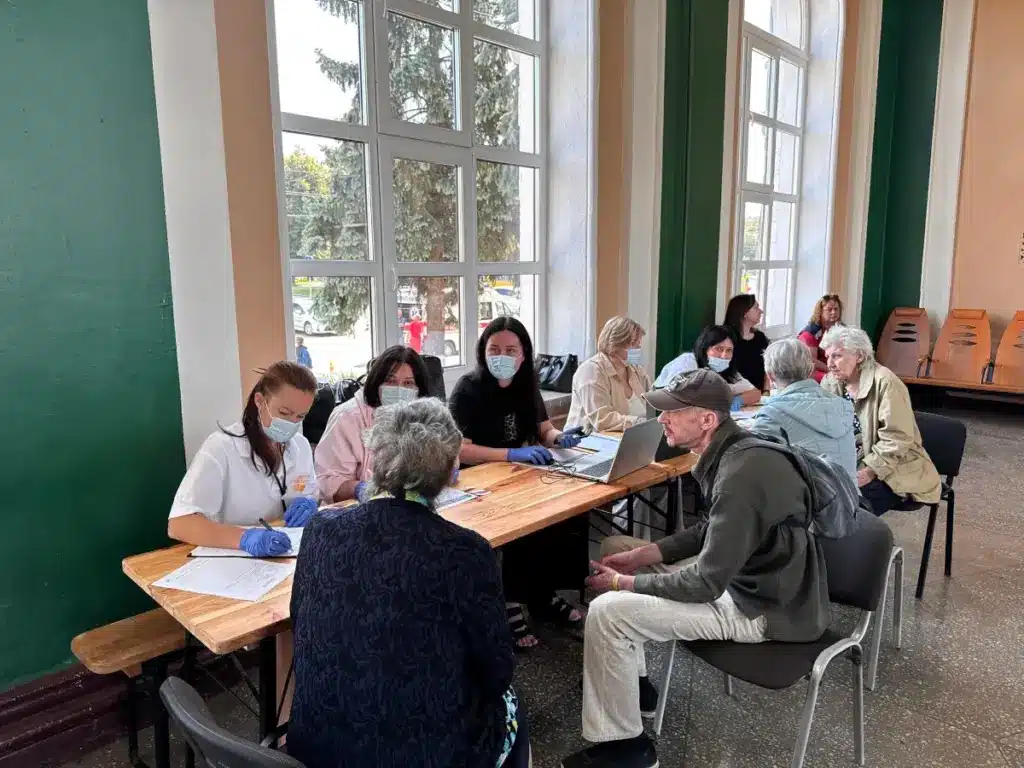 Рівненщина прийняла нову групу переселенців з Донеччини – допомога, житло і статус ВПО - фото 1
