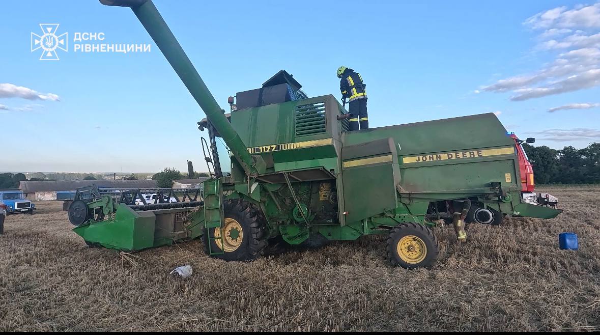 Під час жнив на Рівненщині загорівся комбайн