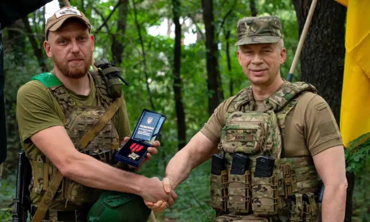 Воїн із Гощі Юрій Чорний отримав високу державну нагороду від Головнокомандувача ЗСУ