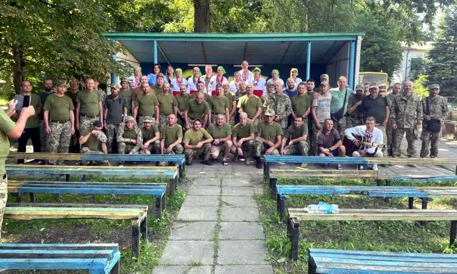 «Ноти підтримки»: аматори з Зносичів подарували військовим щирі пісні та гарний настрій - фото 3