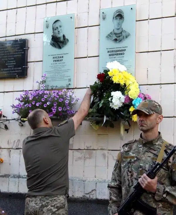 Пам'ять Героя Володимира Шевченка вшанували у рівненському ліцеї - фото 1