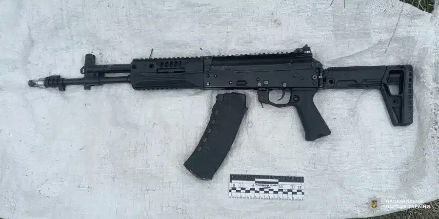 У Березному зупинили авто з несправним світлом і знайшли автомат з набоями - фото 1