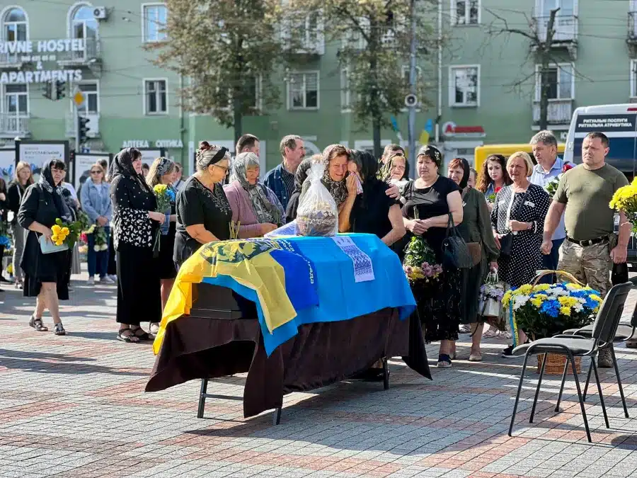 З полеглим захисником Андрієм Біликом попрощались у Рівному - фото 1