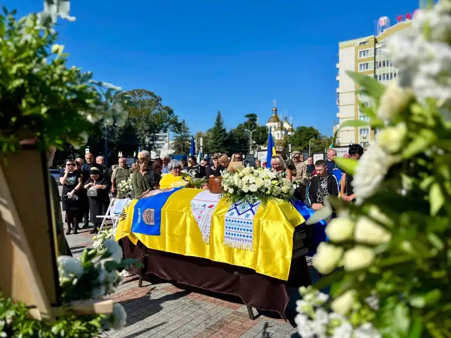 Останню шану полеглому захиснику віддали 12 серпня у Рівному - фото 1
