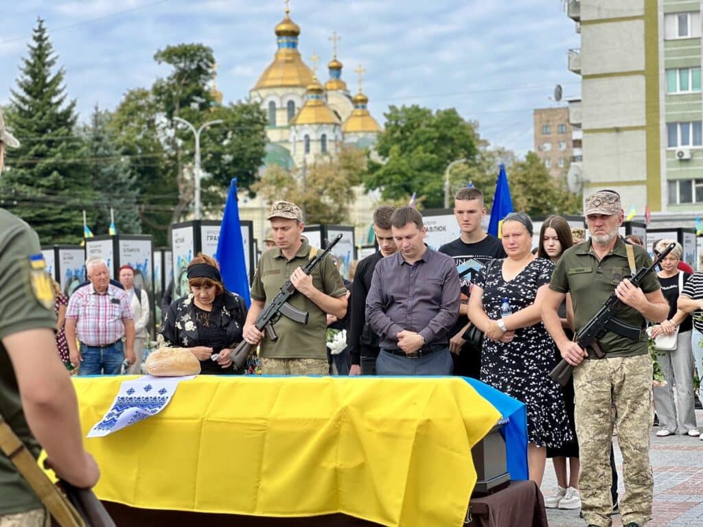 В останню путь провели Героя Рівненщини Олега Вдовенка - фото 1 В останню путь провели Героя Рівненщини Олега Вдовенка - фото 1
