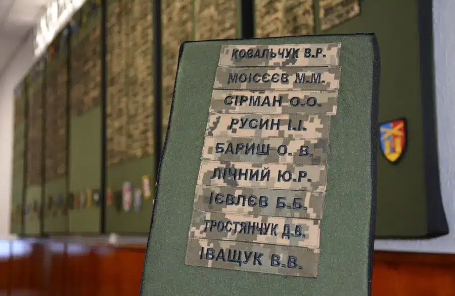 На Дубенщині вручили державні нагороди родинам полеглих захисників - фото 4