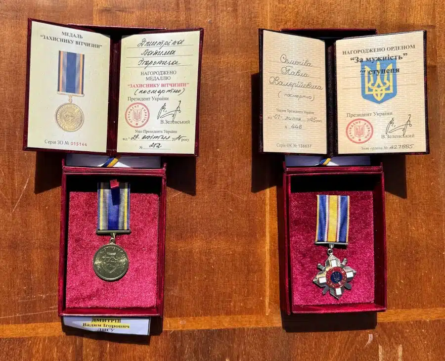 Рідним загиблих воїнів зі Здолбунівської громади вручили посмертні нагороди - фото 1