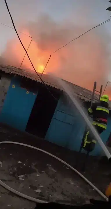 Масштабна пожежа на Дубенщині знищила майно кількох родин - фото 2
