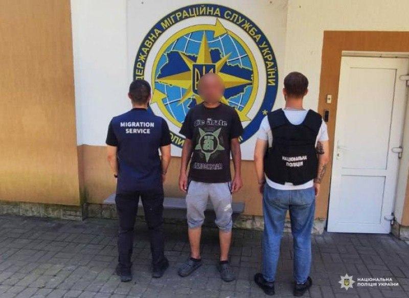 Правоохоронці Рівненщини примусово видворили громадянина РФ