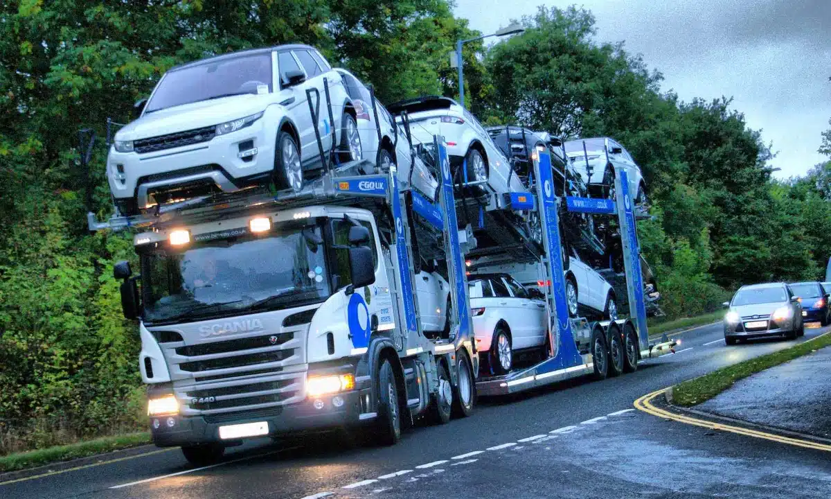 Рівненська ОВА з початку року передала військовим 10 автомобілів та інше конфісковане майно