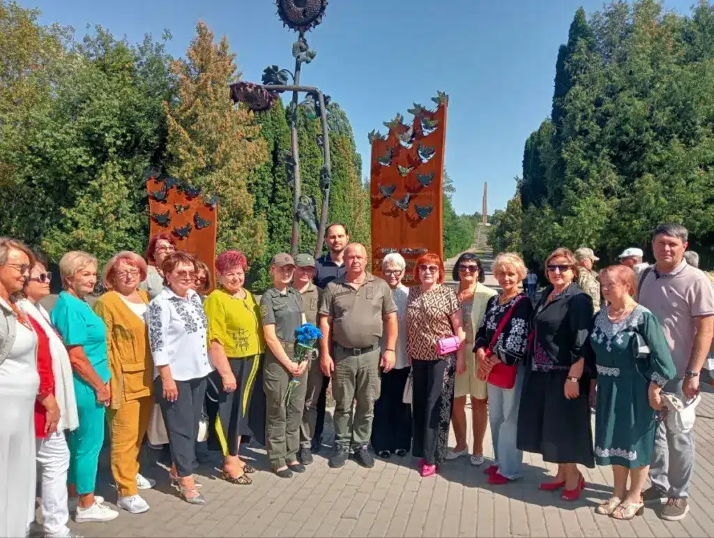 У Рівному відкрили пам’ятний знак на честь захисників Іловайська - фото 1