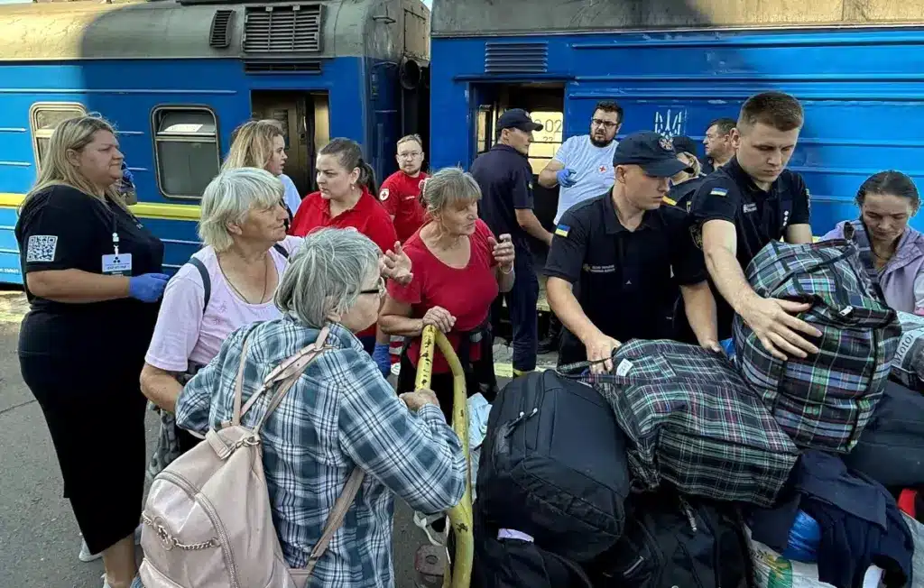 Рівненщина прийняла вже восьмий евакуаційний потяг із Донеччини у серпні - фото 2