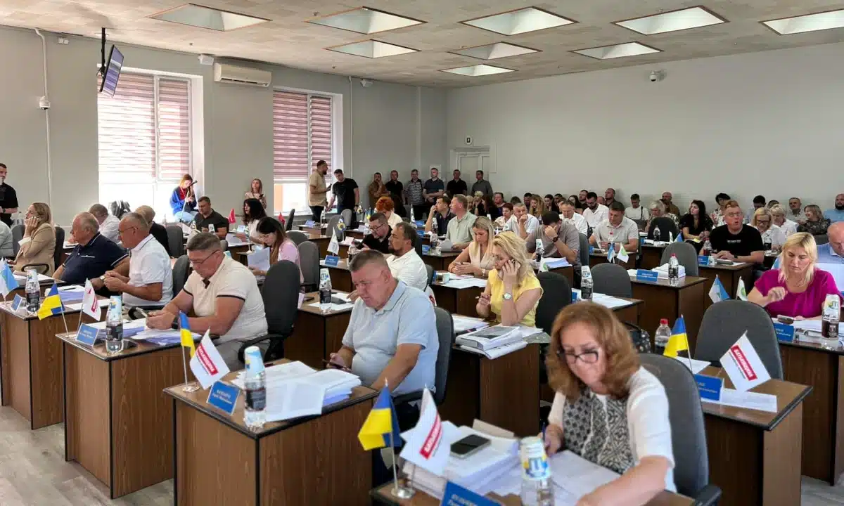 Рівнерада спрямувала майже 30 млн грн на підтримку Сил Оборони. Не обійшлось без бійки