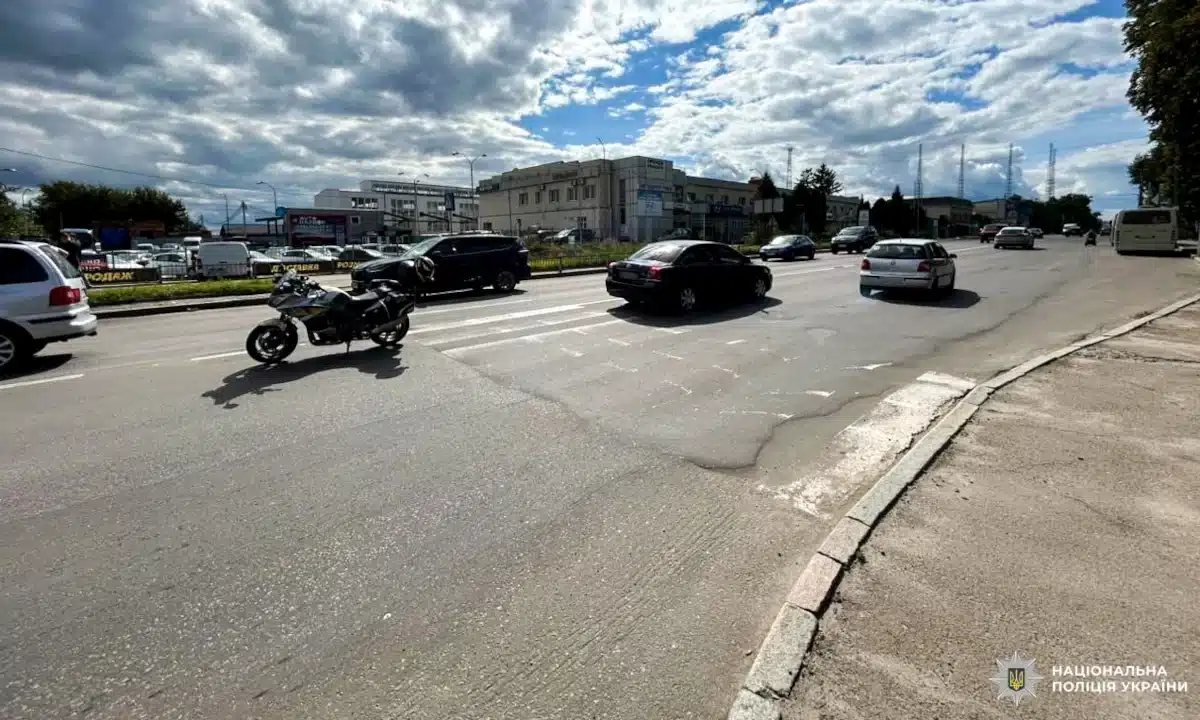 У Рівному на пішохідному переході збили жінку: вона в лікарні