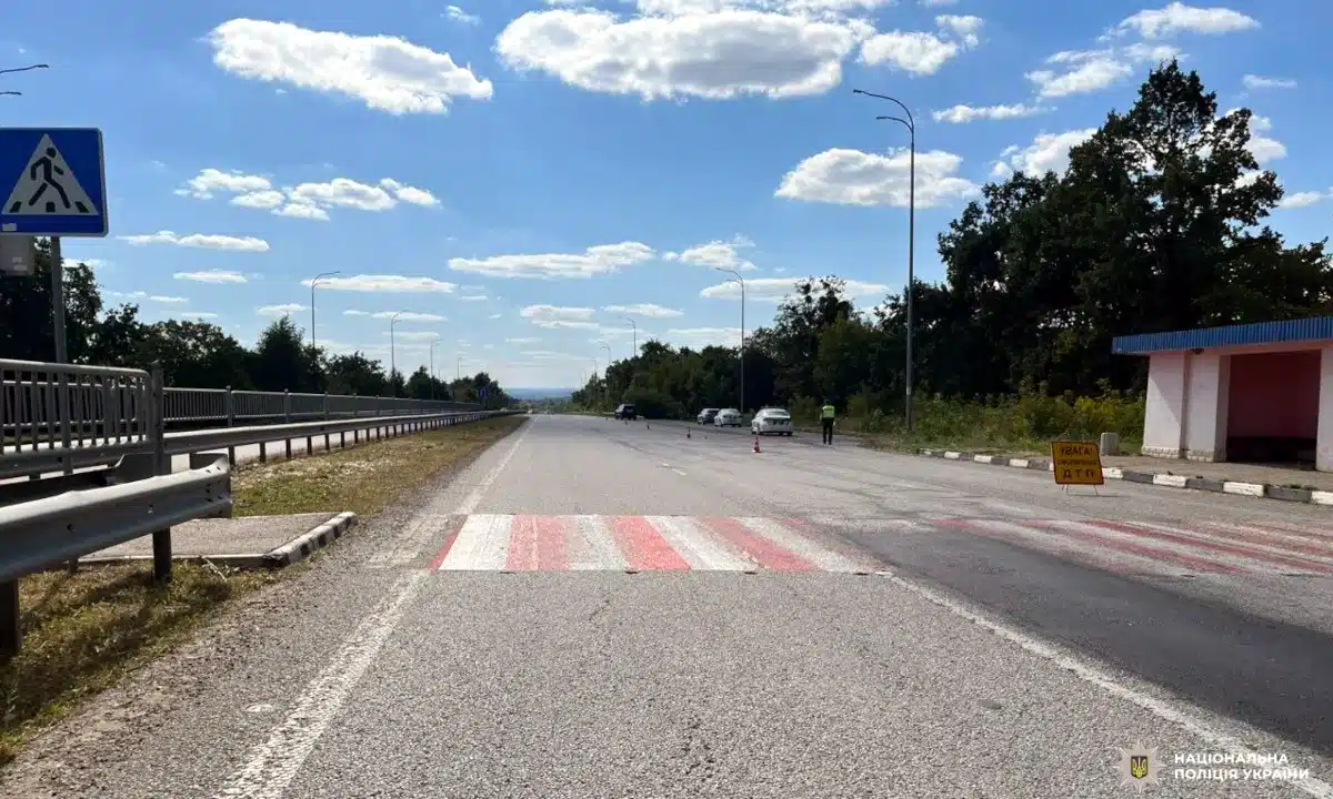 На Дубенщині водій збив жінку на пішохідному переході: потерпіла в лікарні